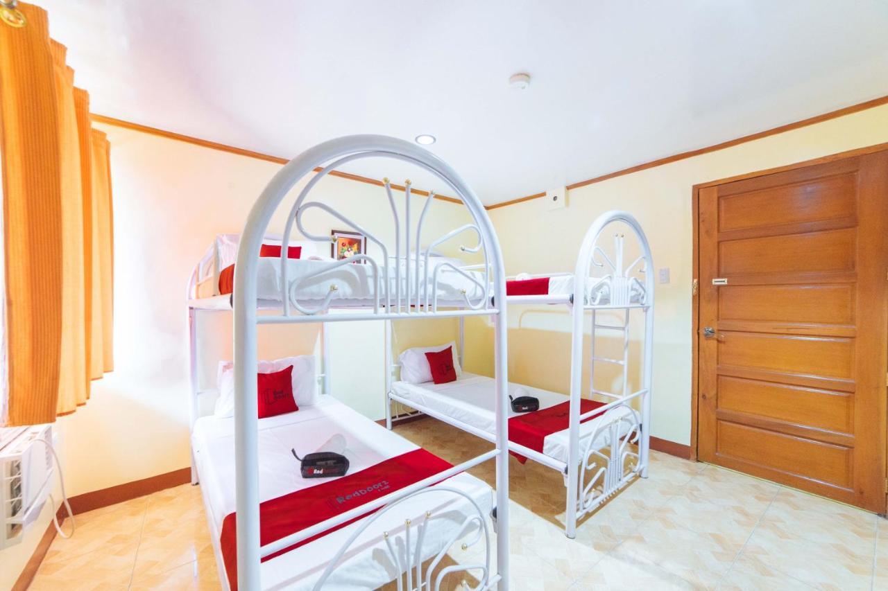 Hotel Reddoorz Near Golden Sarok Shrine Kalibo Esterno foto